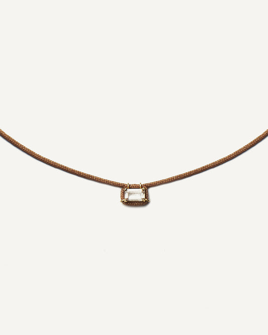 Colar Cord Nora Areia em Ouro 18K e Safiras Brancas