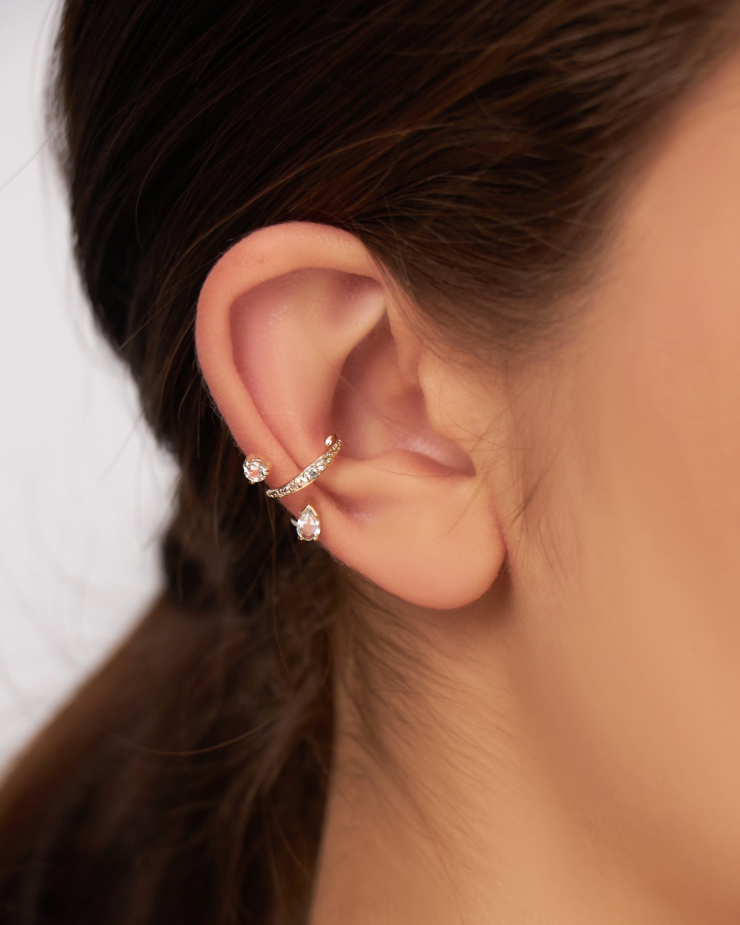 Piercing Donna em Ouro 18K e Safiras Brancas