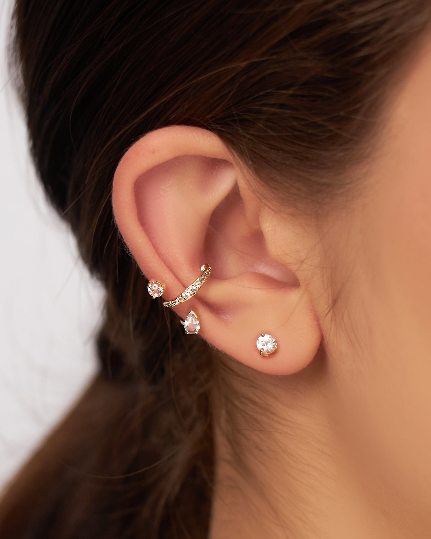 Piercing Donna em Ouro 18K e Safiras Brancas