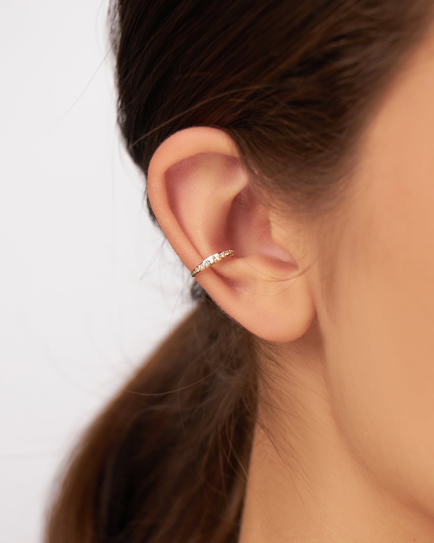 Piercing Disco em Ouro 18K e Safiras Brancas