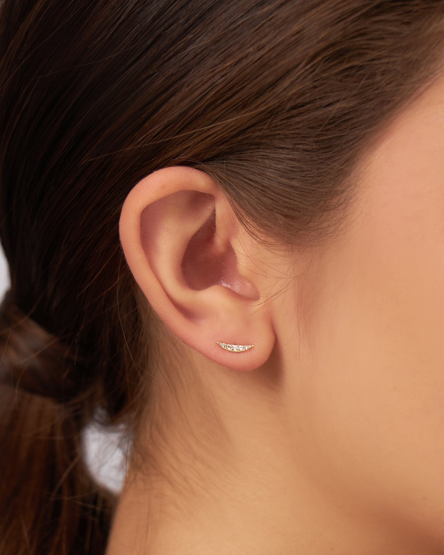 Brinco Disco em Ouro 18k e Safiras Brancas