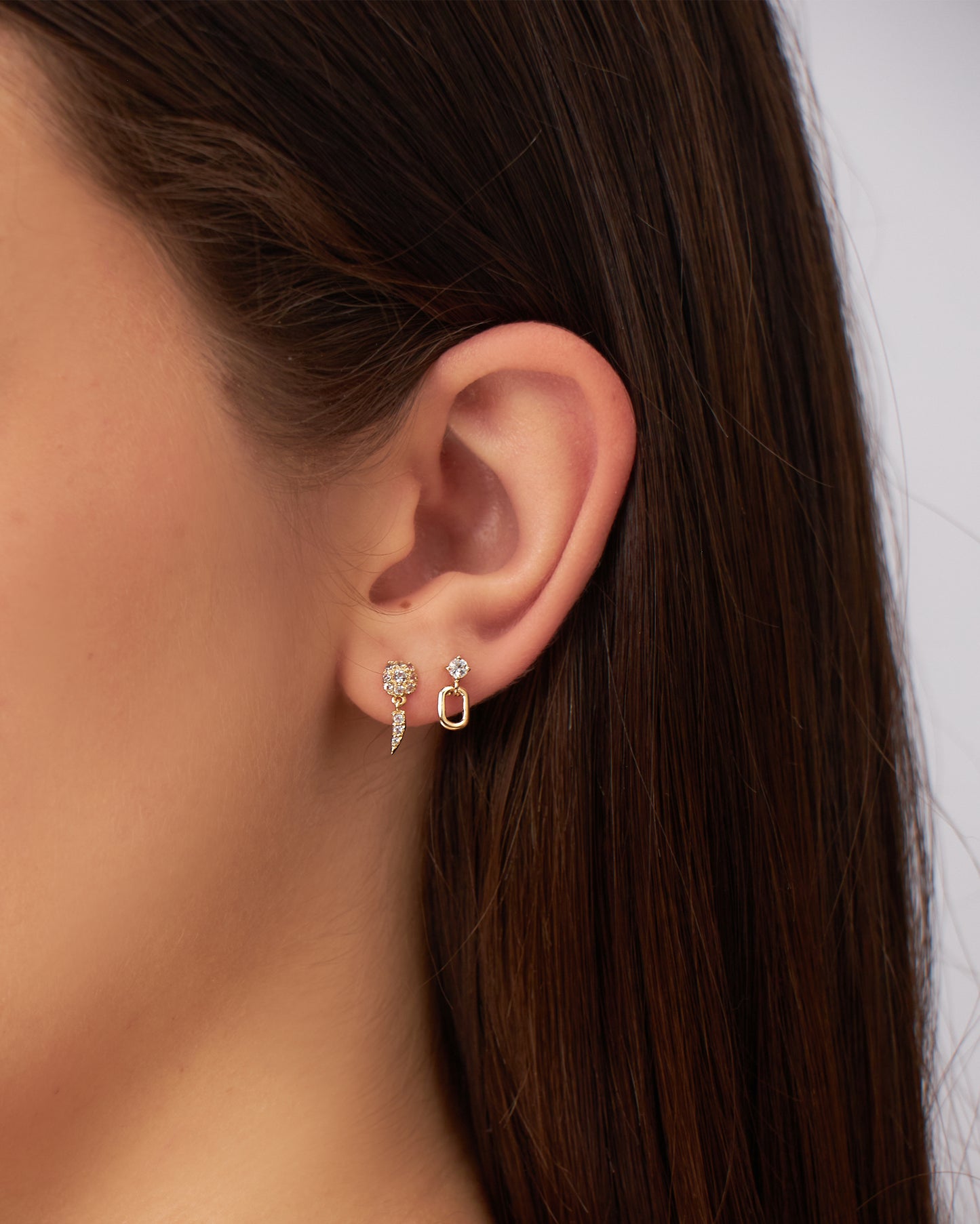 Brinco Tina Unitário em Ouro 18k e Safiras Brancas