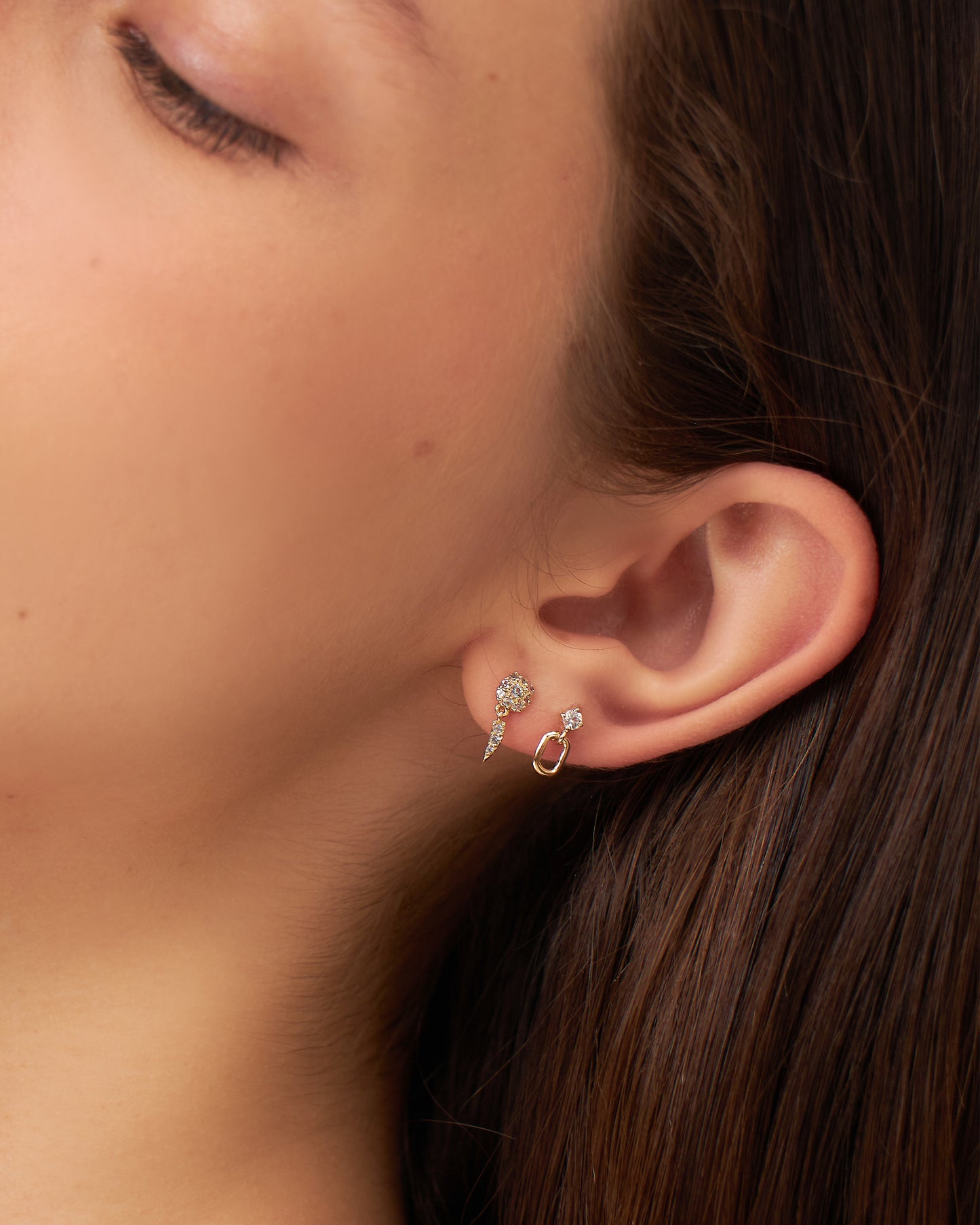 Brinco Tina Unitário em Ouro 18k e Safiras Brancas