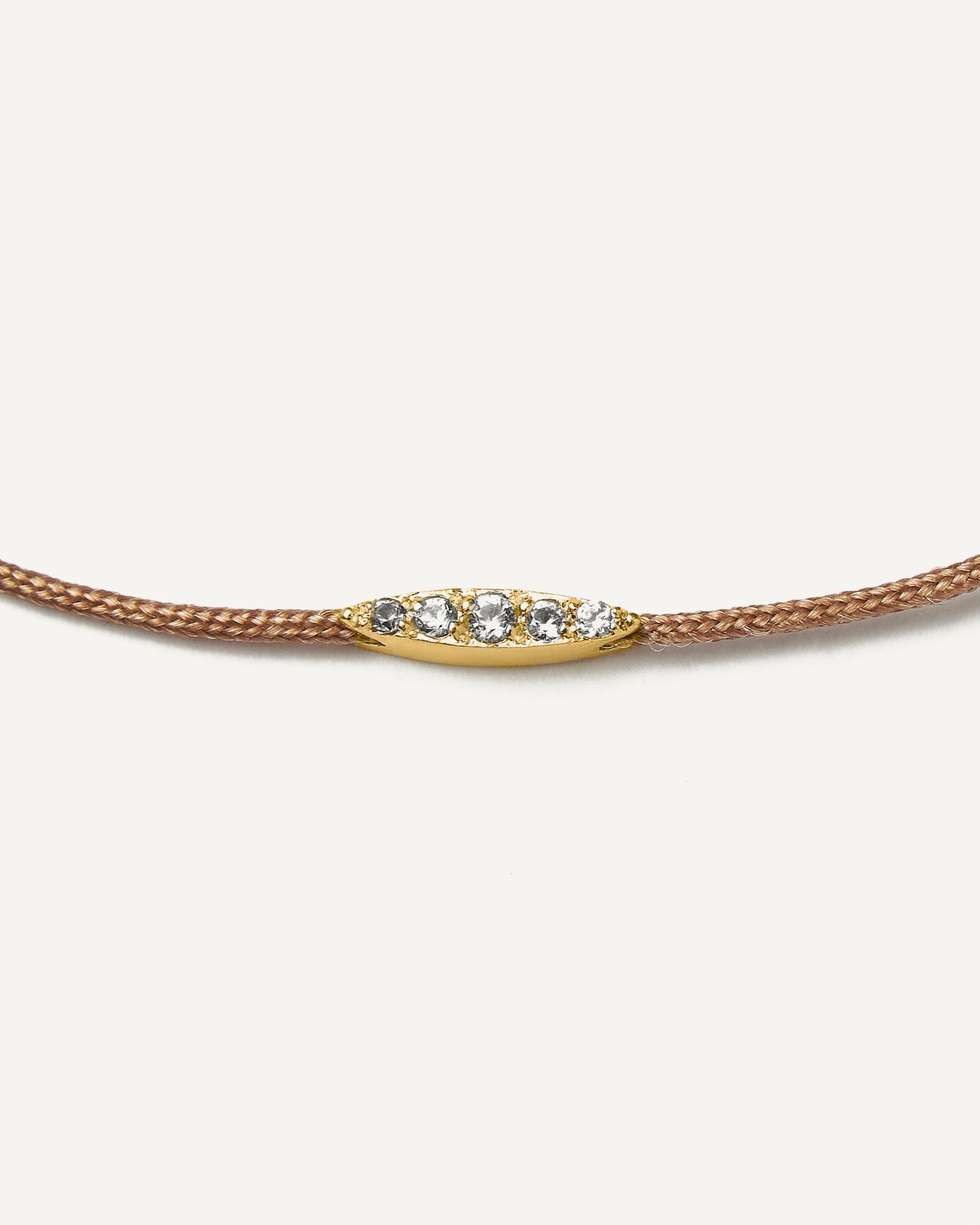 Pulseira Cord Disco Areia em Ouro 18k e Safiras Brancas