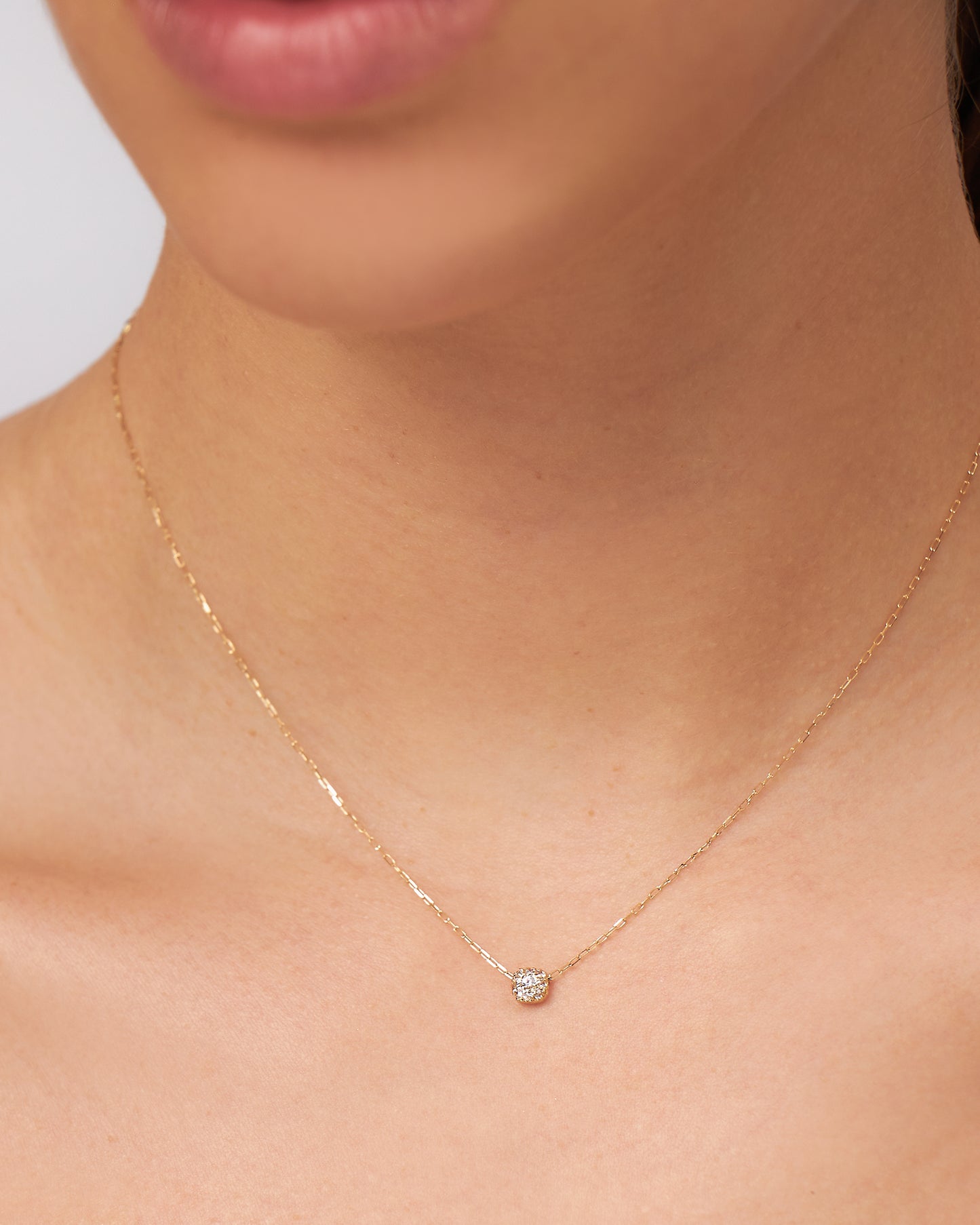 Colar Gloria em Ouro 18k e Safiras Brancas