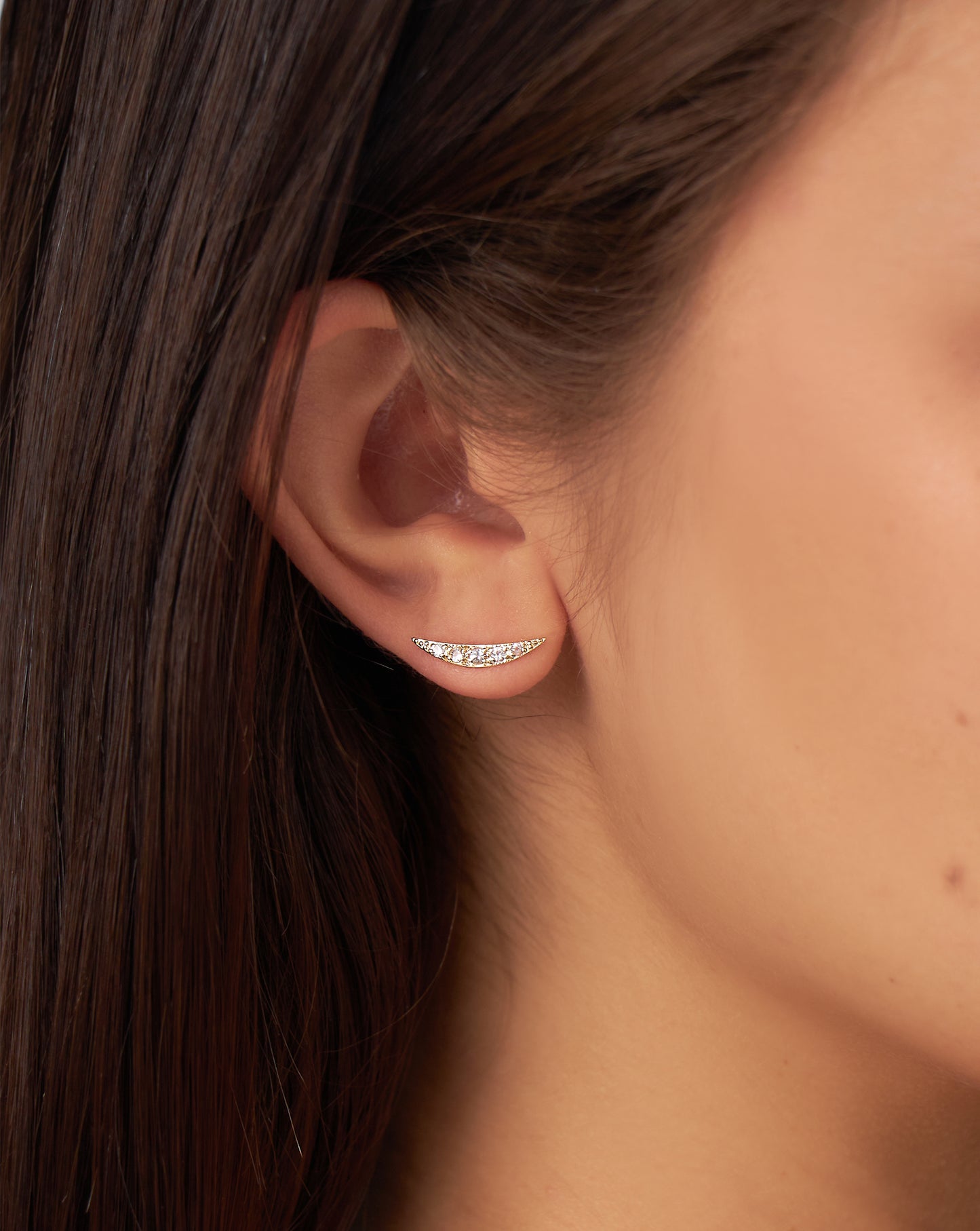 Brinco Earcuff Disco em Ouro 18k e Safiras Brancas