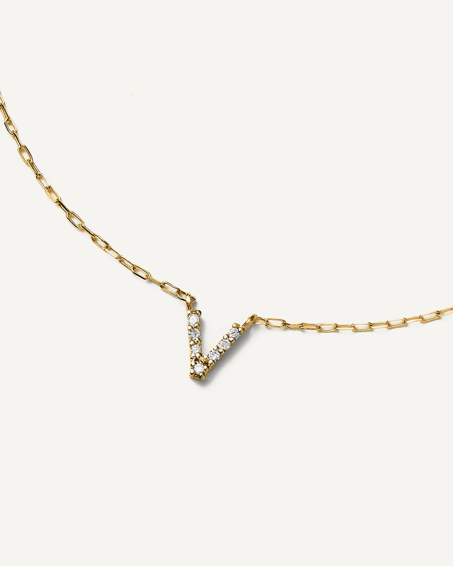 Colar Inicial em Ouro 18K e Diamantes
