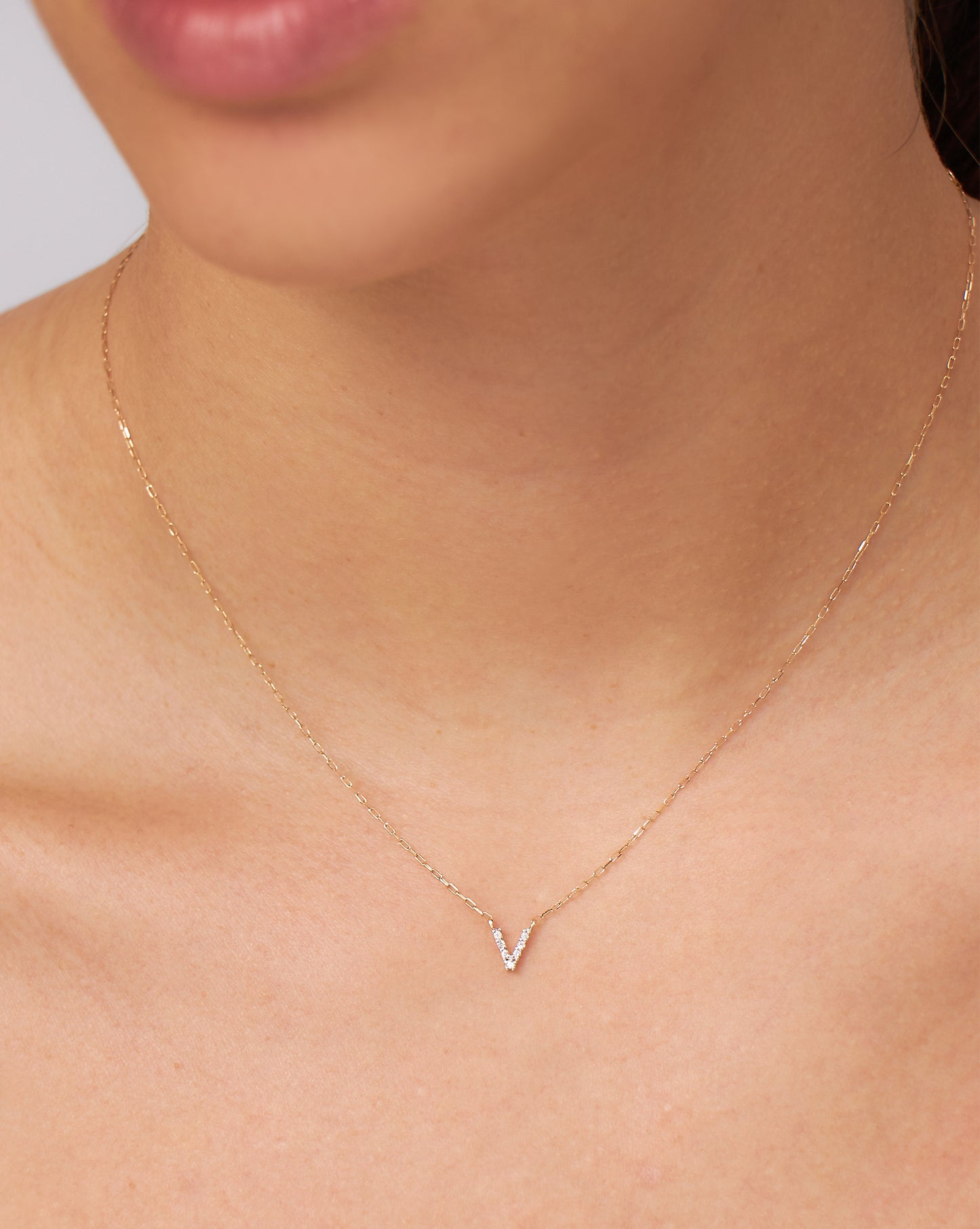 Colar Inicial em Ouro 18K e Diamantes