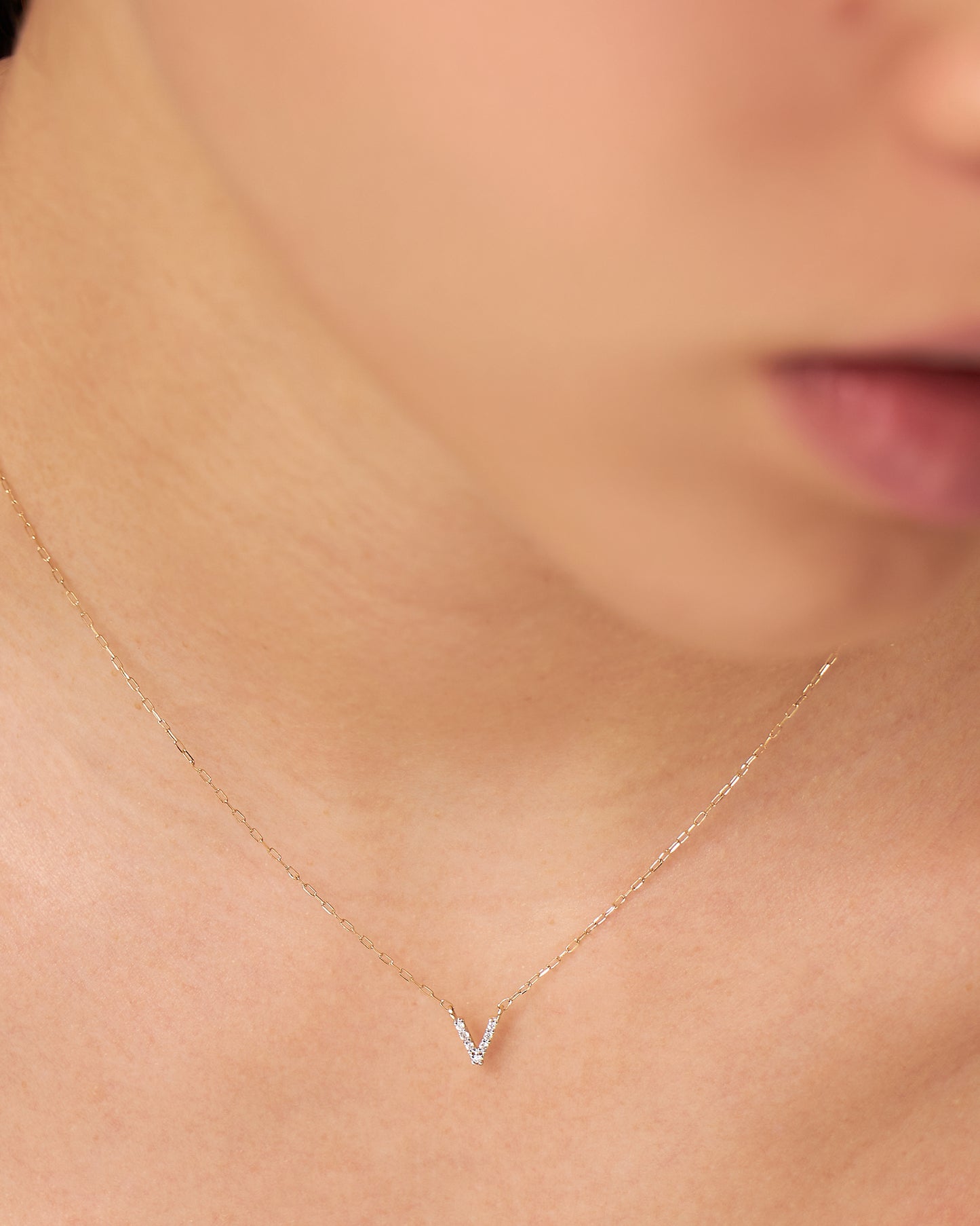 Colar Inicial em Ouro 18K e Diamantes