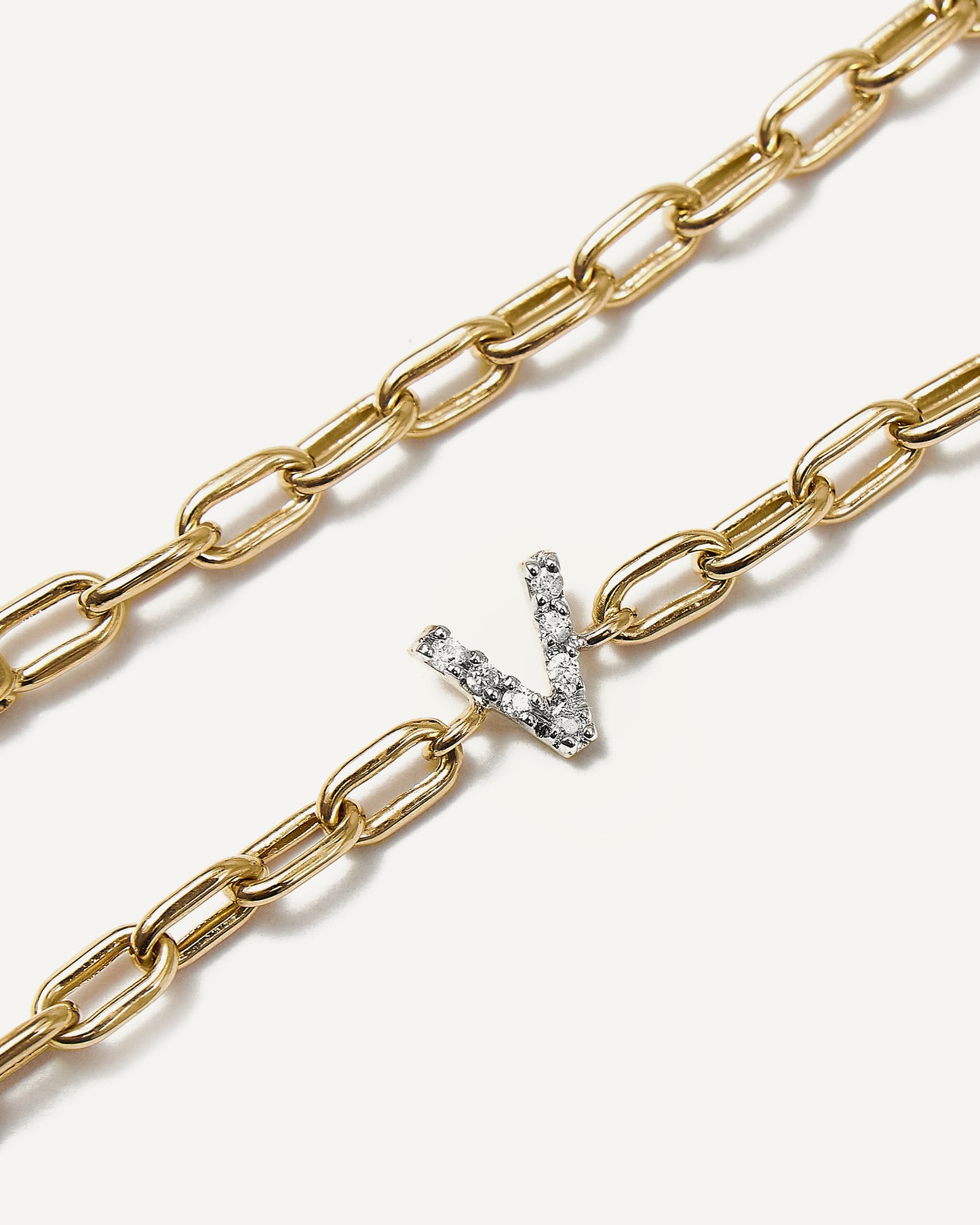 Pulseira Bold Inicial em Ouro 18K e Diamantes