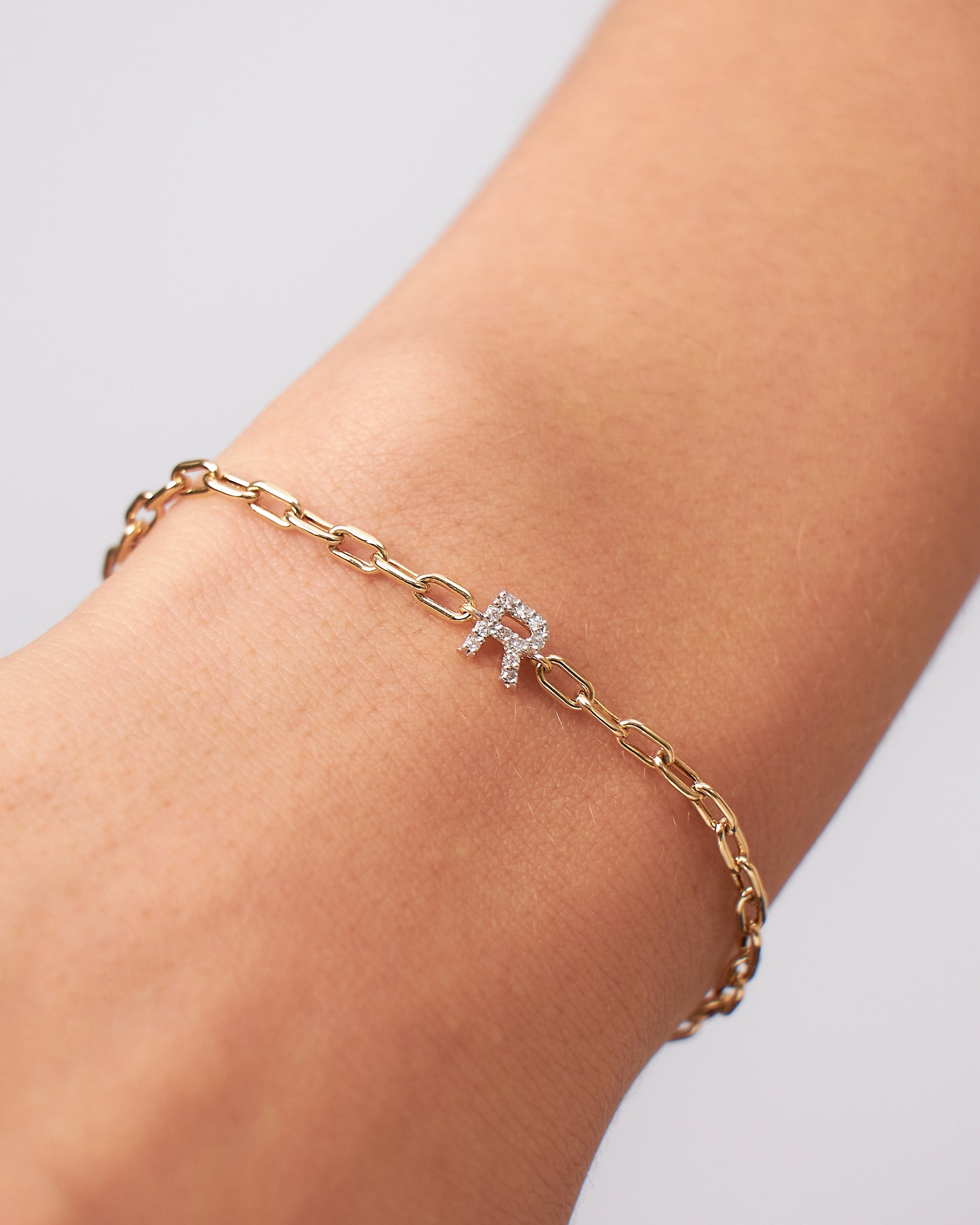 Pulseira Bold Inicial em Ouro 18K e Diamantes