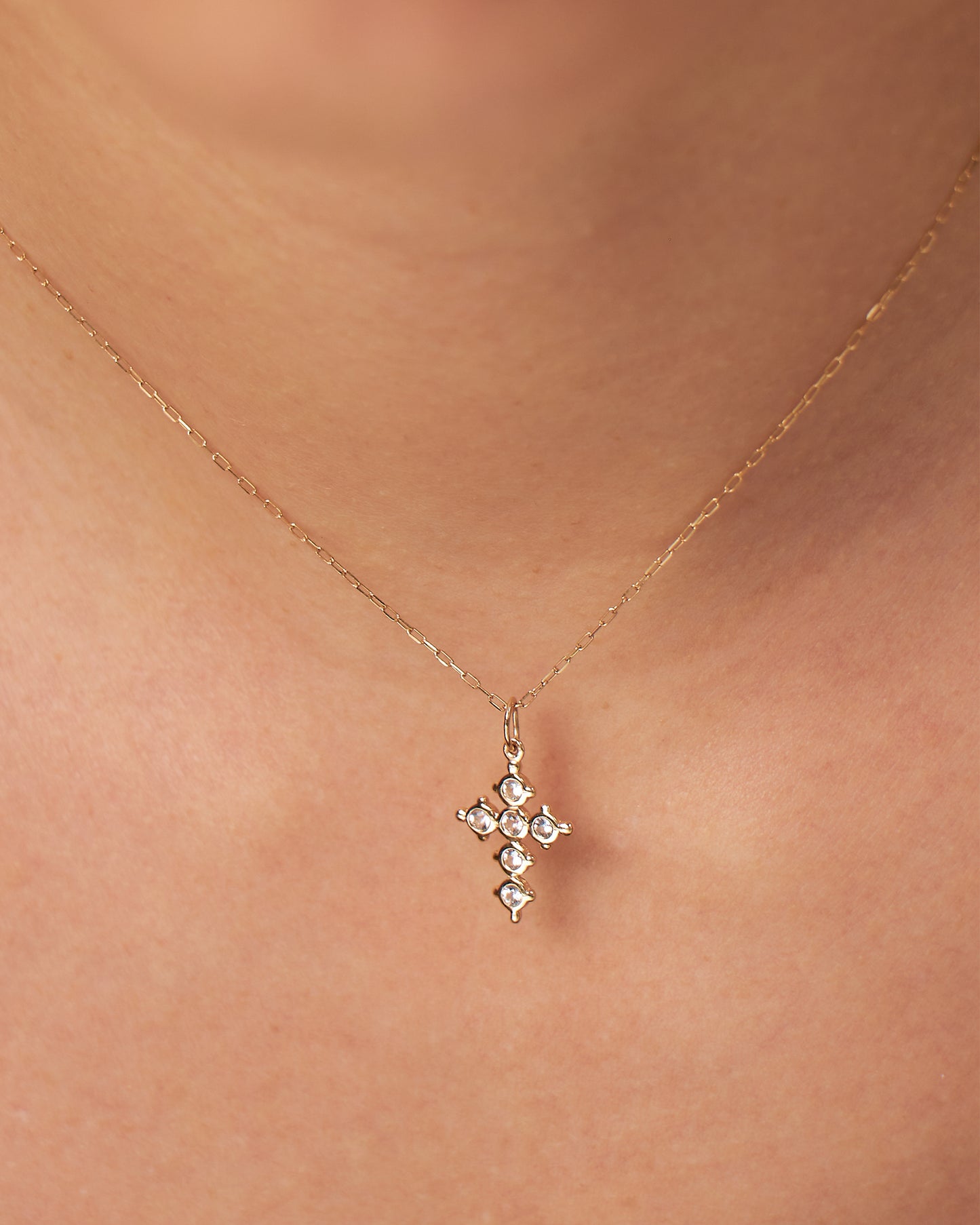 Pingente Cruz Sacré em Ouro 18K e Safiras