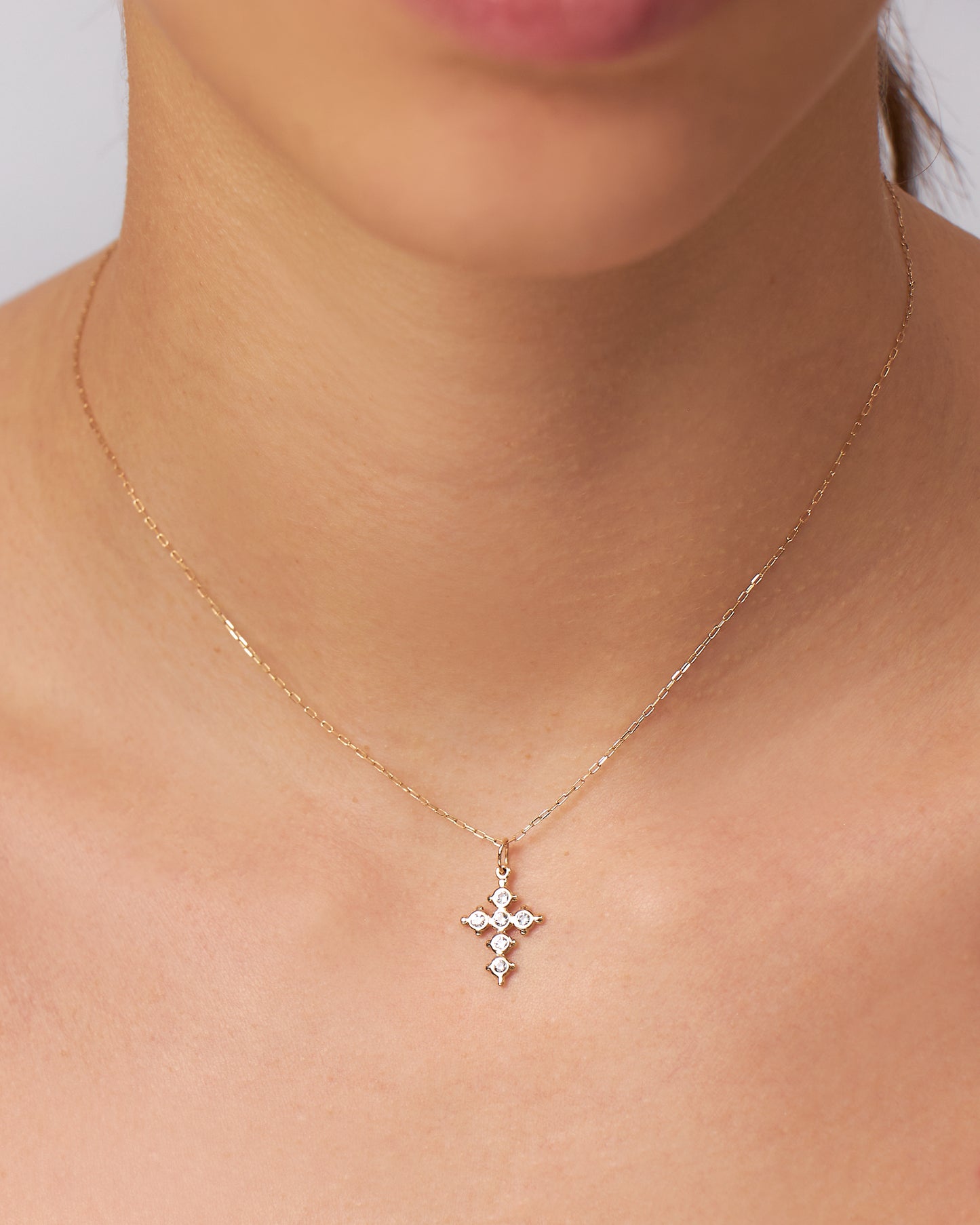 Pingente Cruz Sacré em Ouro 18K e Safiras