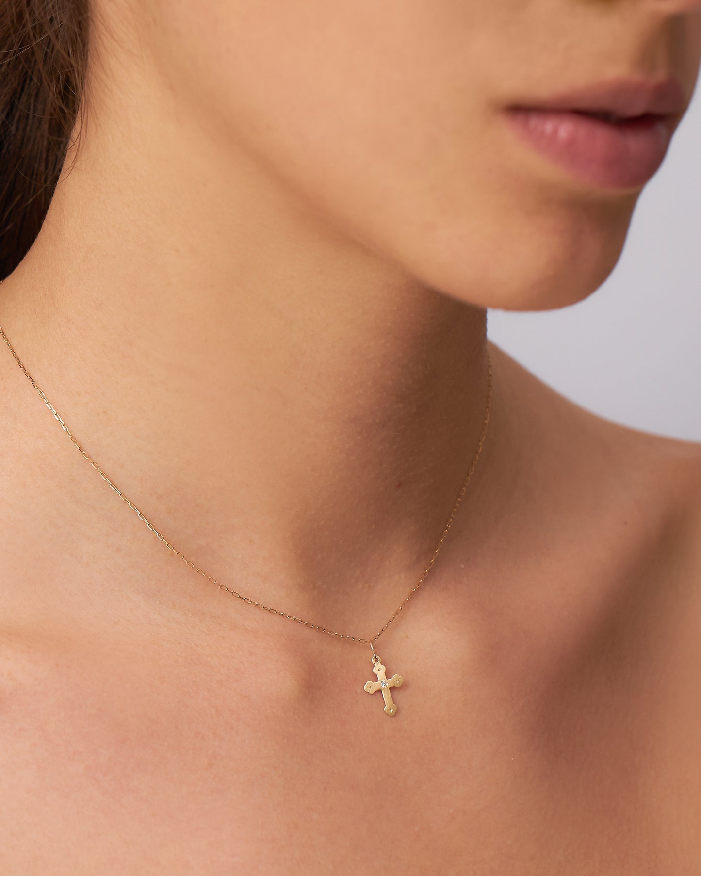 Pingente Cruz Sacré em Ouro 18K e Diamante