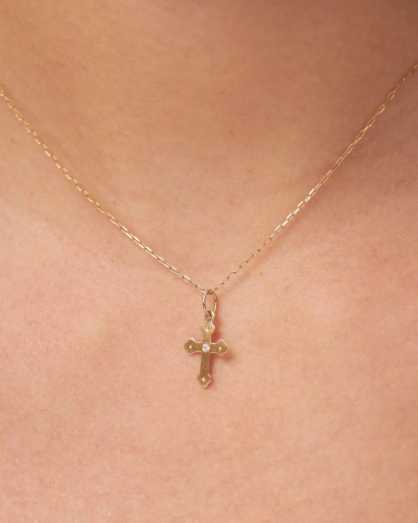 Pingente Cruz Sacré em Ouro 18K e Diamante