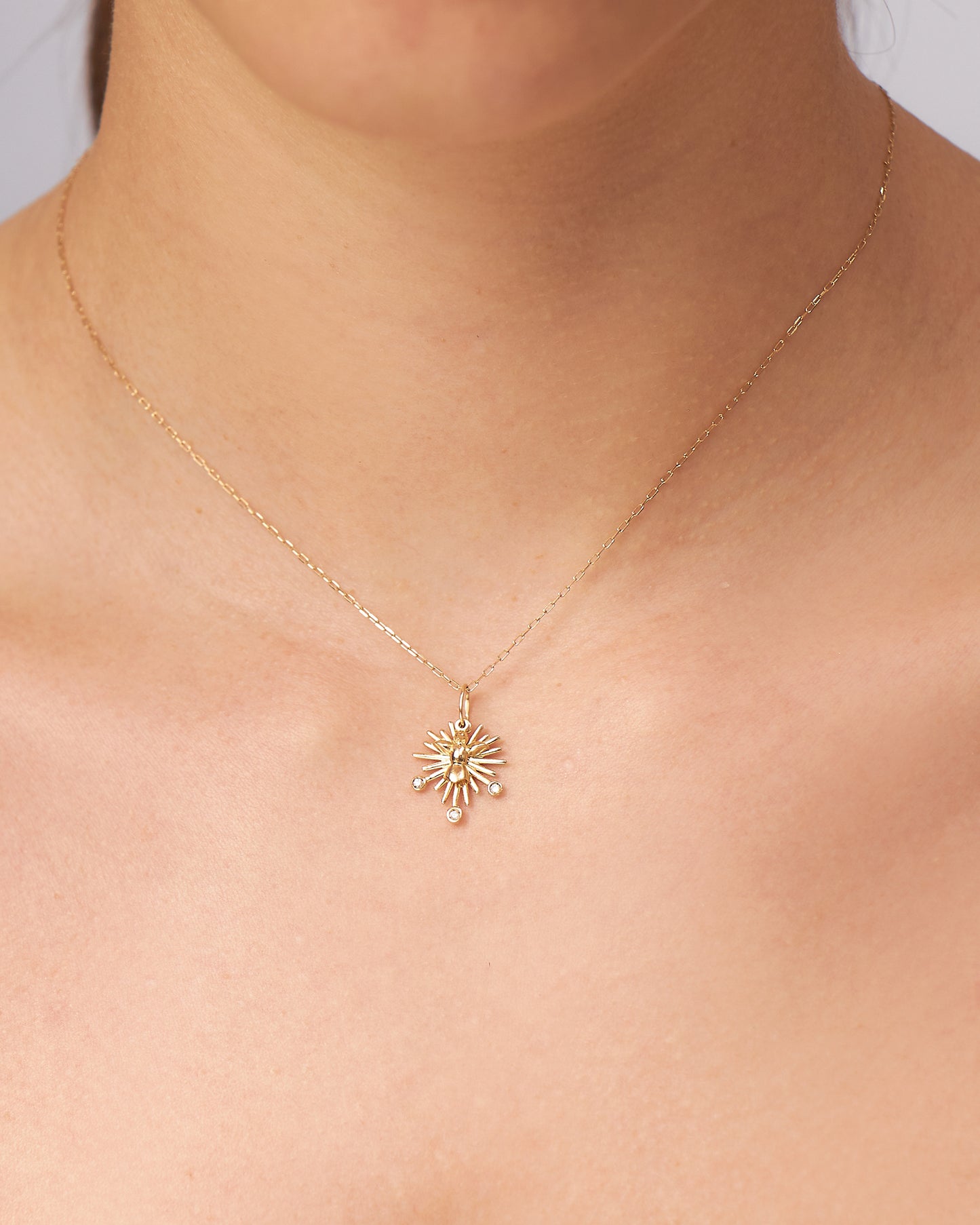 Pingente Sagrado Espirito Santo em Ouro 18K e Diamantes