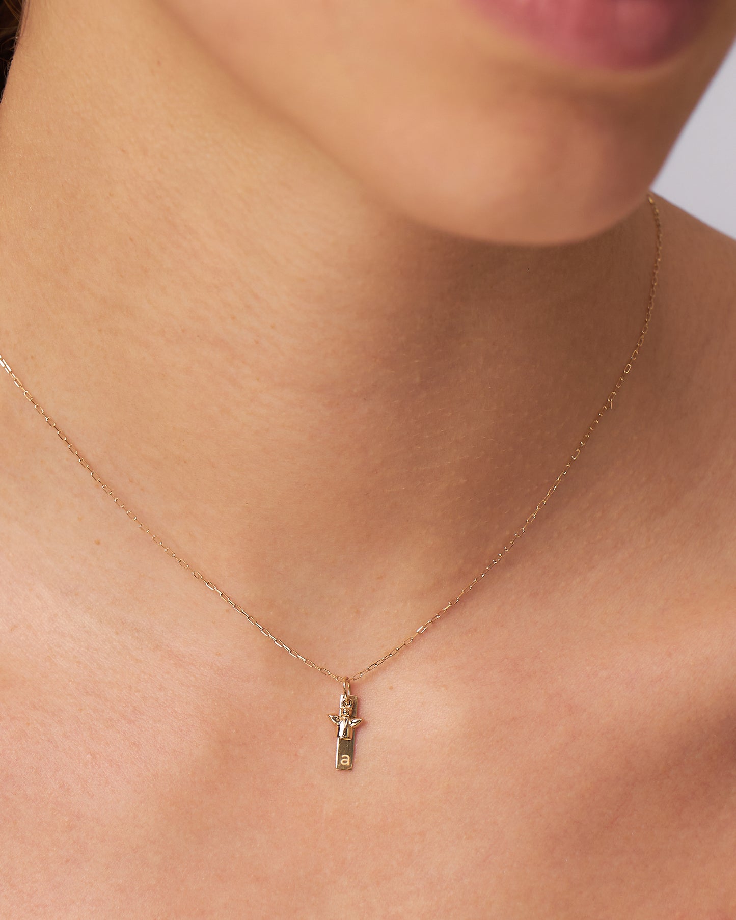 Pingente Placa Inicial Anjo da Guarda em Ouro 18K