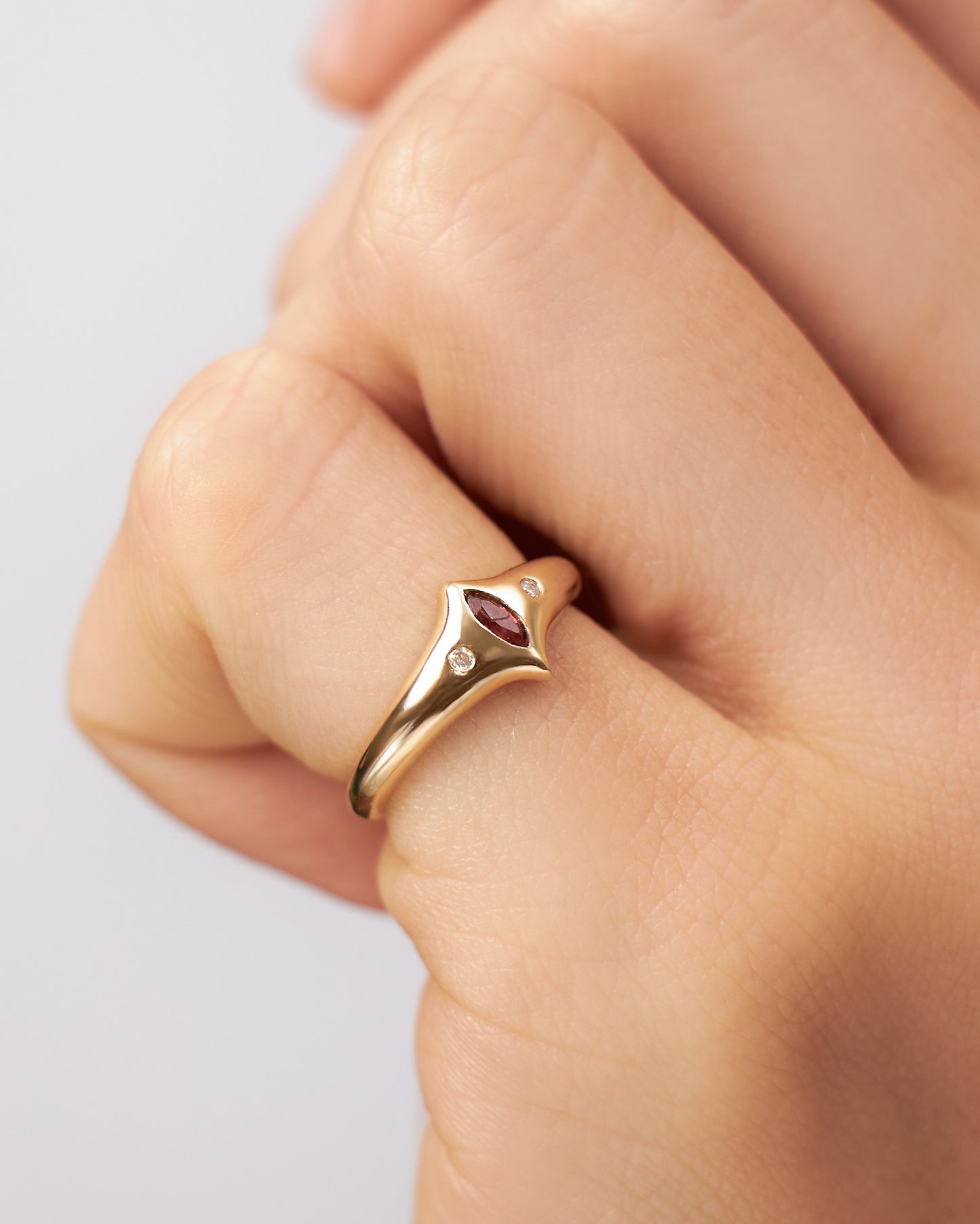 Anel Nilo Rubelita em Ouro 18K