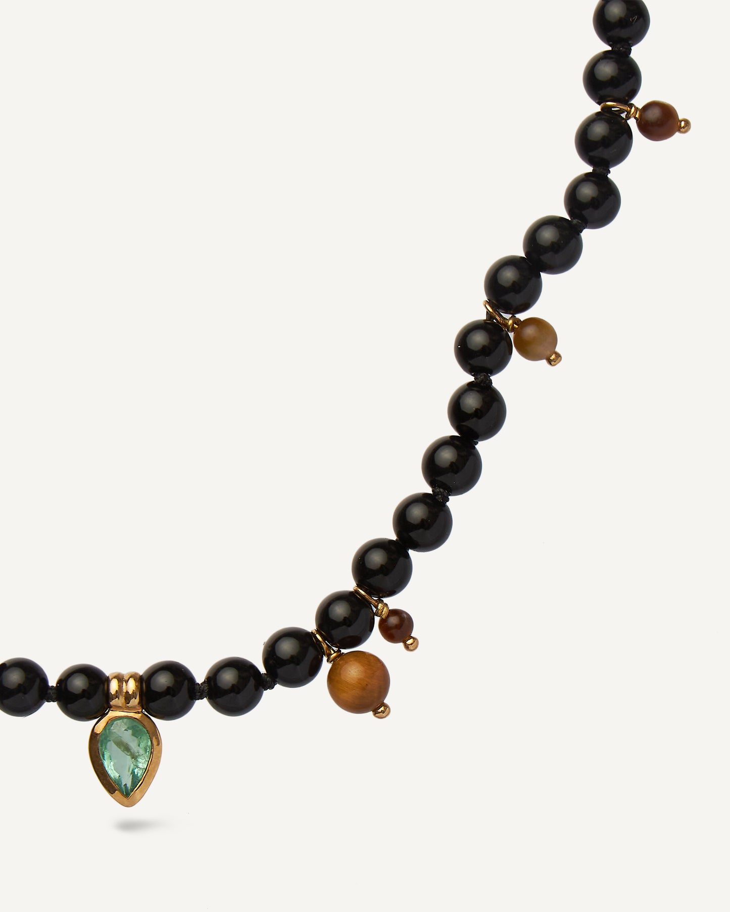 Colar Alexandria em Ouro 18K com Ônix e Esmeralda