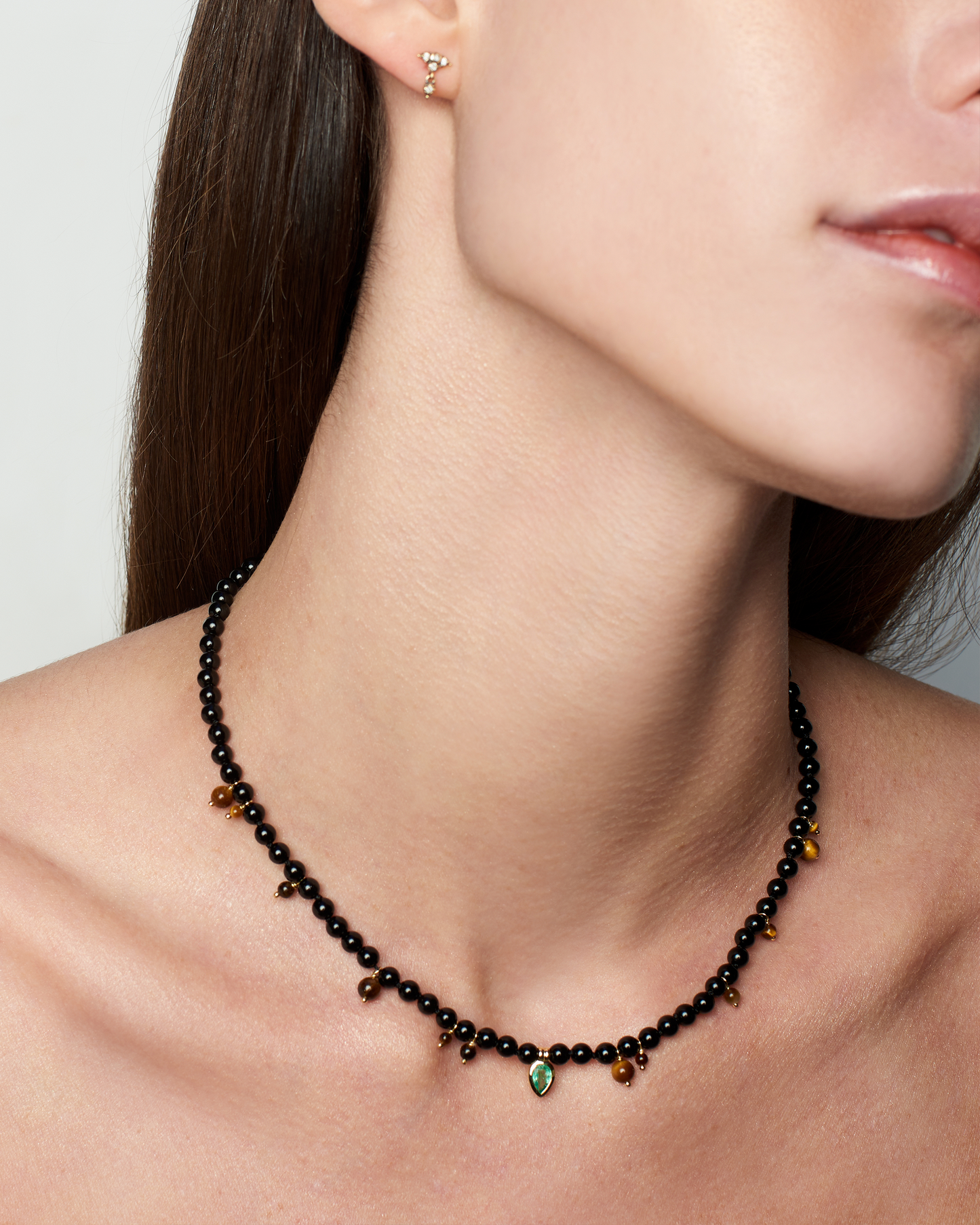 Colar Alexandria em Ouro 18K com Ônix e Esmeralda