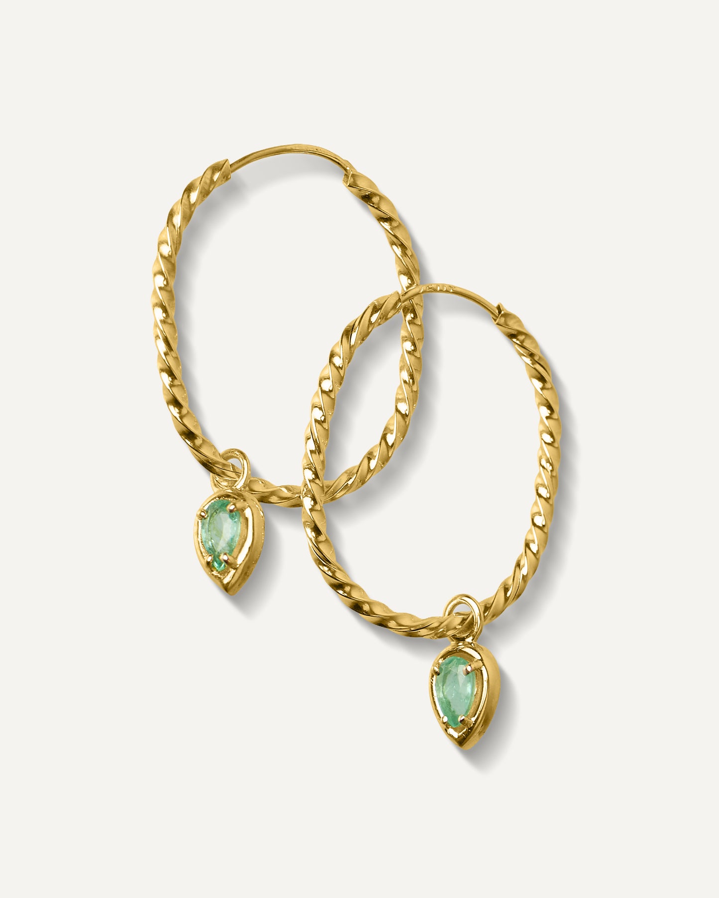 Argola Sevilha Esmeralda em Ouro 18K