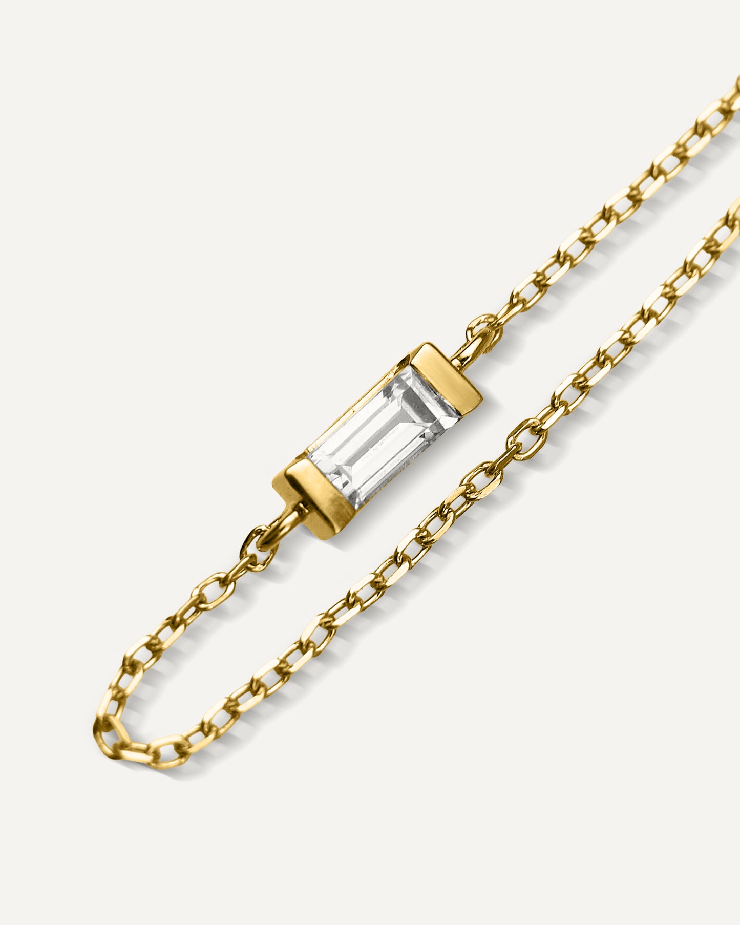 Anel Corrente Charlotte em Ouro 18K e Safira Branca