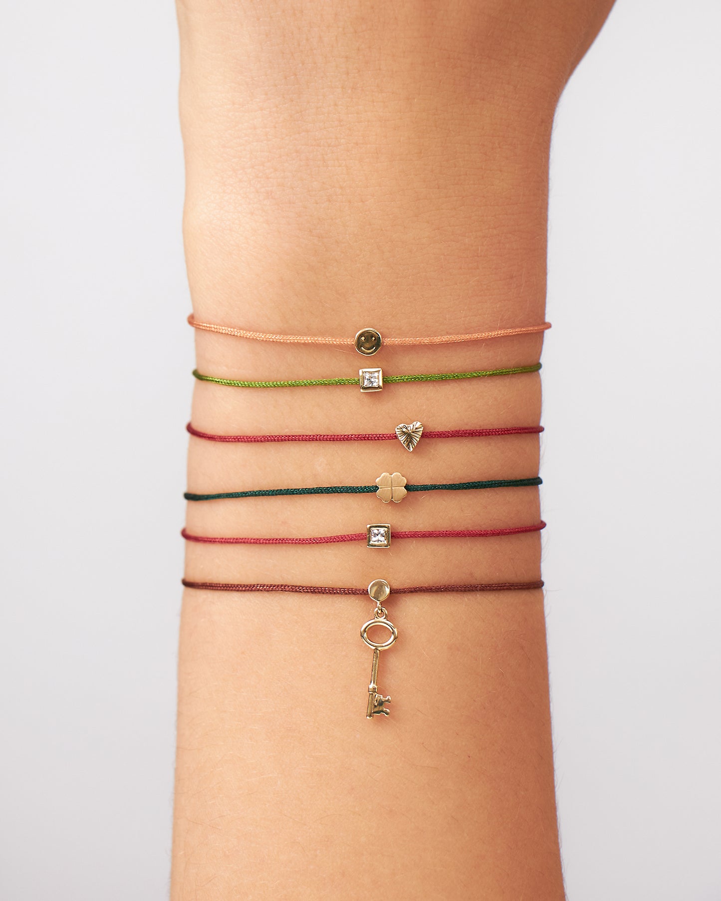 Pulseira Cord Vermelha em Ouro 18K e Safira