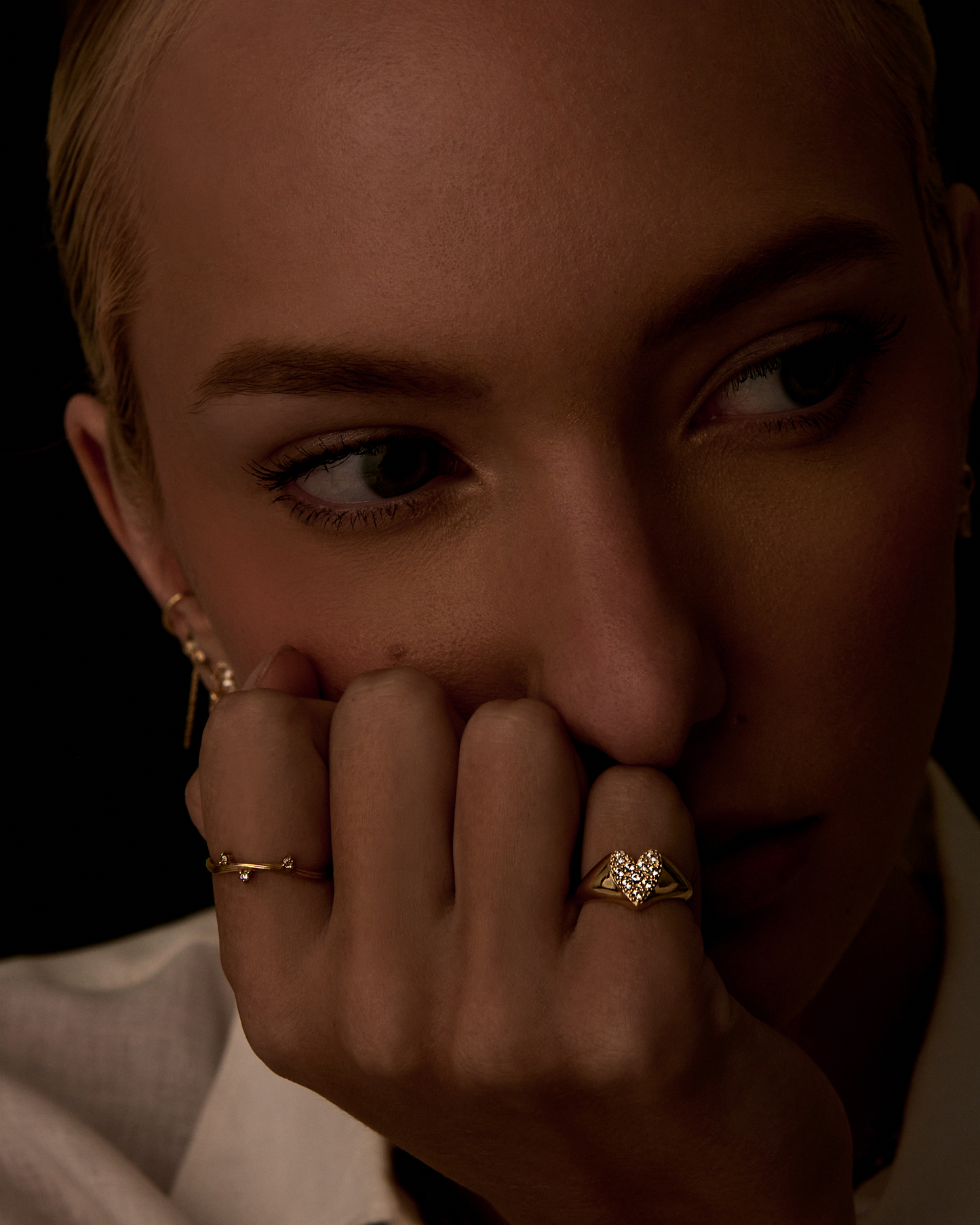 Anel de Coração Dear em Ouro 18K e Safiras Brancas