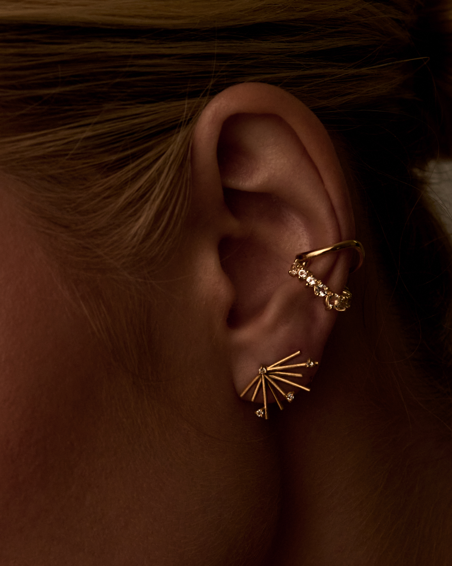Piercing Dana em Ouro 18K e Topázios Brancos